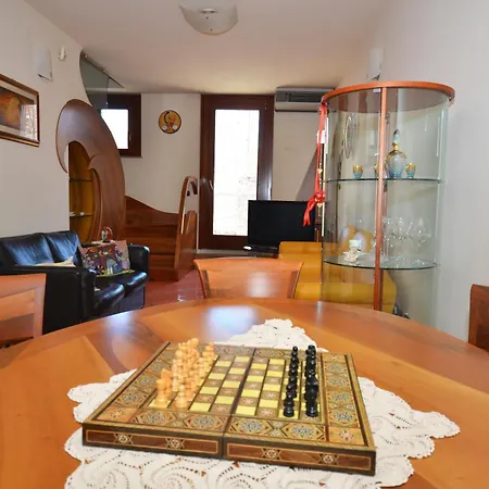 Spazioso Appena Ristrutturato In Pieno Centro * تْشيفيتانوفا ماركي